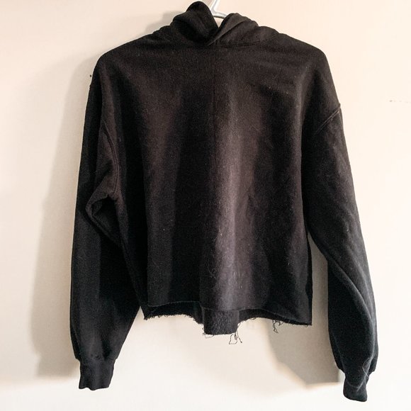 Cropped Black Sweater (L) - Picture 1 of 3